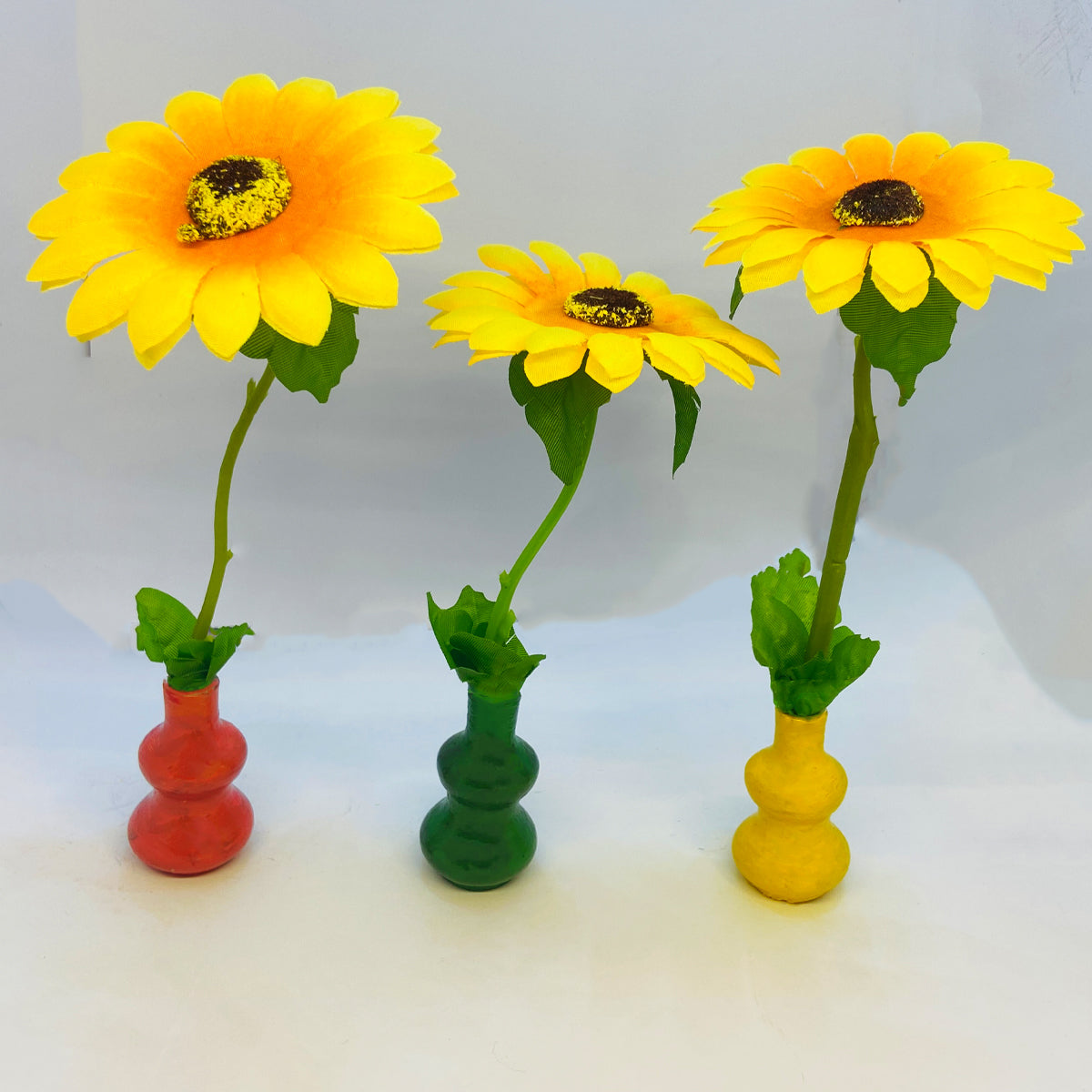 Rakakart- Clay sunflower Flower Pot/Vase, Decorative Showpiece.