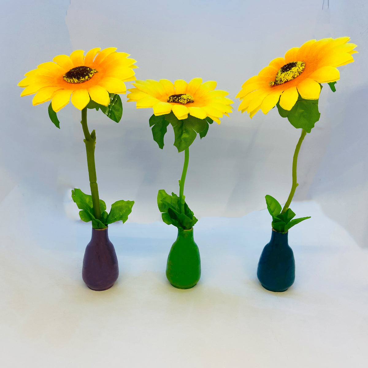 Rakakart- Clay sunflower Flower Pot/Vase, Decorative Showpiece.